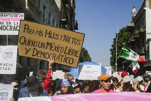 Puebla se pintó de rosa en defensa de la democracia